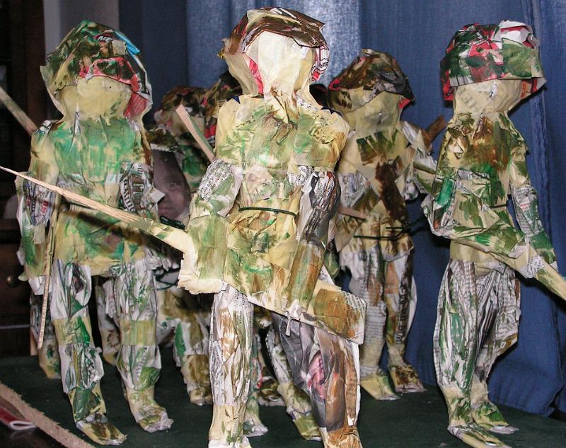 Kindersoldaten 7, 2007, Zeitung-Fotoausriss, 41x38x80.jpg